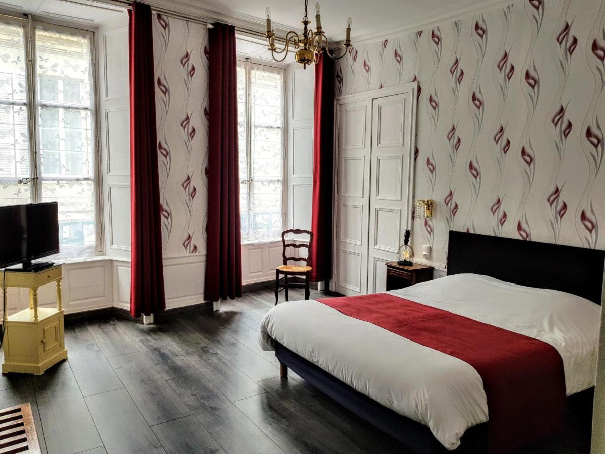 Logis Le Grand Hotel Du Louvre Valognes Esterno foto