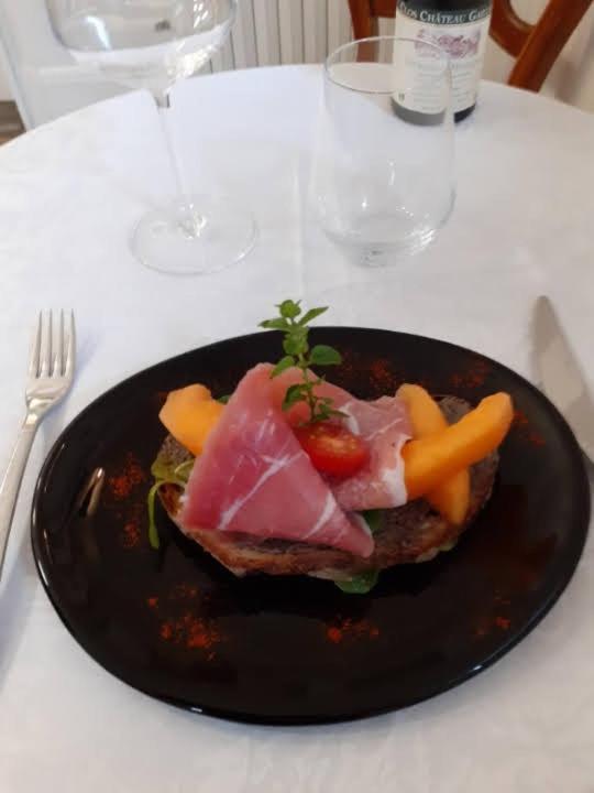 Logis Le Grand Hotel Du Louvre Valognes Esterno foto