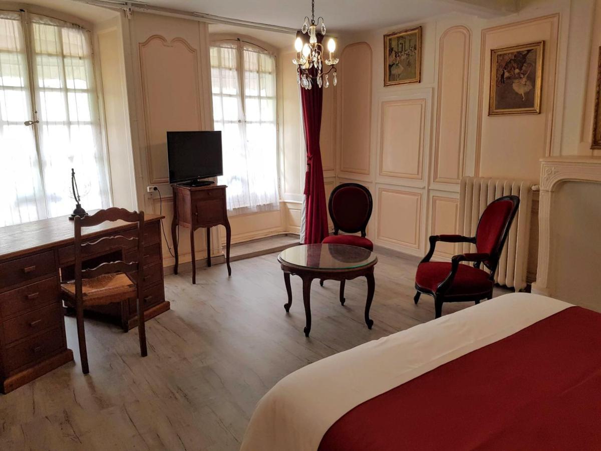 Logis Le Grand Hotel Du Louvre Valognes Esterno foto